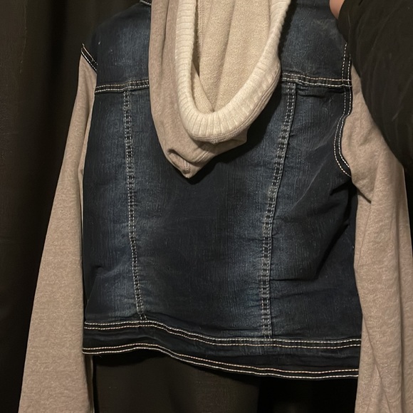 NWOT Women’s Hooded Jean Jacket - Picture 2 of 4